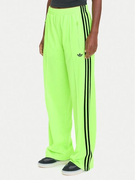 Adidas Spodnie dresowe adicolor Classic Firebird JW1228 Zielony Loose Fit. Zielone spodnie dresowe adidas, bez wzorów, z dresówki. Za 219.99 zł.