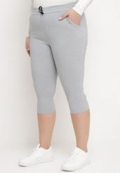 Jasnoszare Spodnie 3/4 z Gumką w Pasie i Troczkiem Ozdobione Cyrkoniami Nazairia. Szare jeansy Born2be, xl, bez wzorów, z jeansu. Za 89.99 zł.