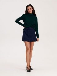 Gładki golf z wiskozy - ciemnozielony. Zielone swetry Reserved, l, bez wzorów, z dzianiny, bez ramiączek. W wyprzedaży za 29.99 zł.