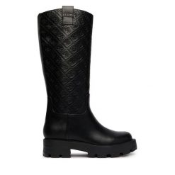 Kozaki Guess. Czarne kozaki Guess, z aplikacjami, bez obcasa, na płaskiej podeszwie, bez zapięcia. Za 824.99 zł.