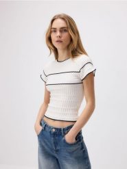 Dzianinowa bluzka z wiskozą - złamana biel. Bluzki Reserved, l, bez wzorów, z bawełny, bez kołnierzyka, bez ramiączek. Za 79.99 zł.