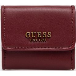 Guess portfel damski kolor bordowy. Czerwone portfele Guess, z aplikacjami, z materiału. Za 219.99 zł.