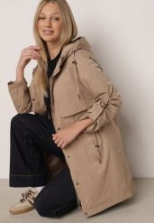 Brązowa Przejściowa Kurtka Parka z Kapturem i Podwijanymi Rękawami Tinarose. Brązowe kurtki Born2be, l, bez wzorów, z dresówki, z kapturem. Za 189.99 zł.