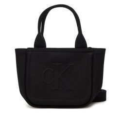 Torebka Calvin Klein Jeans. Czarne torebki klasyczne Calvin Klein Jeans, bez wzorów, z jeansu, klasyczne, bez dodatków. Za 239.99 zł.