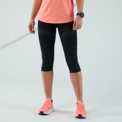 Legginsy do biegania krótkie damskie Kiprun Care. Czarne legginsy KIPRUN, bez wzorów, z elastanu, krótkie. Za 59.99 zł.