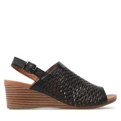 Sandały Piazza. Czarne sandały Piazza, bez wzorów, bez obcasa, na koturnie, bez zapięcia. Za 319.99 zł.