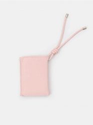 Składany portfel na karty z paskiem - różowy. Czerwone portfele Sinsay, bez wzorów. Za 22.99 zł.