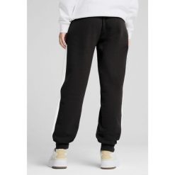 Damskie spodnie dresowe Around The Block PUMA Black. Czarne spodnie dresowe Puma, bez wzorów, z dresówki. W wyprzedaży za 144.00 zł.