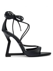Just Cavalli Sandały 76RA3S61 Czarny. Czarne sandały Just Cavalli, bez wzorów, ze skóry, bez obcasa, na koturnie, bez zapięcia. Za 1,329.00 zł.