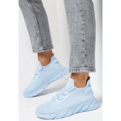 Niebieskie Buty Sportowe Odocus. Niebieskie buty treningowe Born2be, bez wzorów, bez zapięcia, na fitness i siłownię. W wyprzedaży za 59.99 zł.