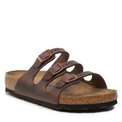 Klapki Birkenstock. Brązowe klapki Birkenstock, bez wzorów, bez obcasa, bez zapięcia. Za 599.99 zł.