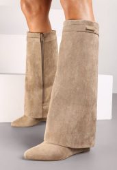Ciemnobeżowe Kozaki na Koturnie z Wywiniętą Cholewką Alstina. Brązowe kozaki Born2be, bez wzorów, wizytowe, bez obcasa, na koturnie, bez zapięcia. Za 149.99 zł.