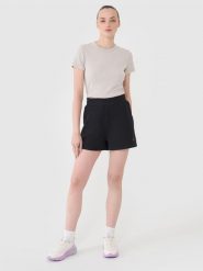 4F Spodenki dresowe damskie - czarne L. Czarne szorty 4f, bez wzorów, z bawełny, sportowe. Za 59.99 zł.
