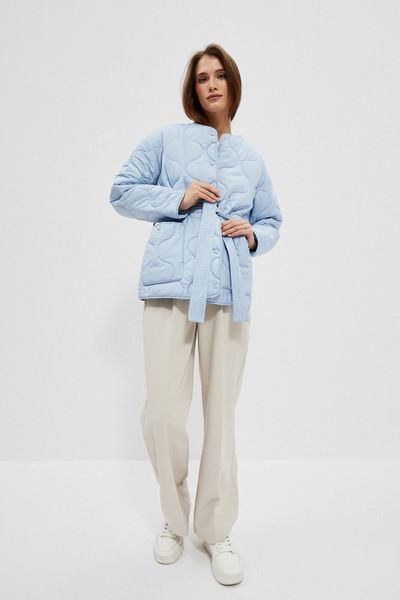 Pikowna kurtka z paskiem w talii błękitna. Niebieskie kurtki MOODO, xxl, bez wzorów, z poliesteru, bez kaptura. W wyprzedaży za 83.99 zł.