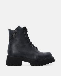 SKÓRZANE WORKERY W KOLORZE GRANATOWYM K006LENAOBB119. Botki Venezia, bez wzorów, ze skóry, bez obcasa, bez zapięcia. Za 369.00 zł.