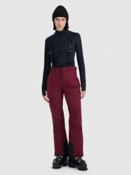 4F Spodnie narciarskie w kolorze czerwonym rozmiar: XS. Czerwone spodnie dresowe 4f, bez wzorów. Za 221.36 zł.