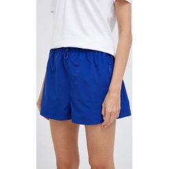 Lacoste szorty damskie kolor granatowy gładkie high waist. Niebieskie szorty Lacoste, bez wzorów, z tkaniny. W wyprzedaży za 299.99 zł.