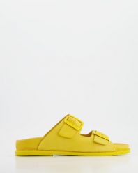 KLAPKI DAMSKIE 030240590 YELLOW. Żółte klapki Venezia, bez wzorów, ze skóry, bez obcasa, bez zapięcia. Za 199.00 zł.