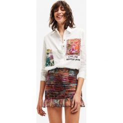 Desigual koszula bawełniana damska kolor biały regular z kołnierzykiem klasycznym. Białe koszule Desigual, l, bez wzorów, z bawełny, klasyczne, bez kołnierzyka, bez ramiączek. W wyprzedaży za 374.99 zł.