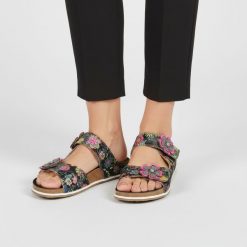 Klapki damskie Laura Vita, z miękką cholewką ozdobioną kwiatowym motywem regulowane paski elastyczna podeszwa, kolorowe, 32 AS318-32. Klapki LAURA VITA, bez wzorów, bez obcasa, bez zapięcia. Za 319.00 zł.