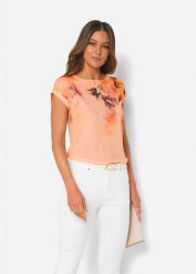 Bluzka shirtowa z kwiatowym nadrukiem. Brązowe bluzki bonprix, bez wzorów, bez kołnierzyka, bez ramiączek. Za 114.99 zł.