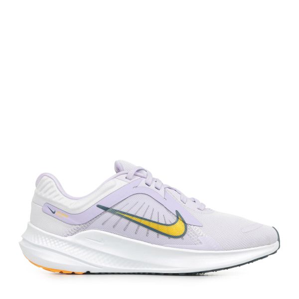 Buty do biegania damskie Nike Quest 5. Fioletowe buty do biegania Nike, bez wzorów, z gumy, bez zapięcia, do biegania. Za 309.99 zł.