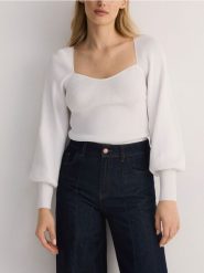 Sweter z bufiastymi rękawami - złamana biel. Swetry Reserved, l, bez wzorów, z dzianiny, bez ramiączek. W wyprzedaży za 79.99 zł.