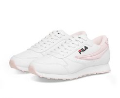Buty sportowe damskie Fila Orbit. Białe buty treningowe Fila, bez wzorów, z materiału, bez zapięcia, trekkingowe. Za 169.00 zł.