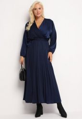 Granatowa Sukienka Maxi z Gumką w Pasie i Kopertowym Dekolcie Bertrama. Niebieskie sukienki Born2be, l, bez wzorów, z materiału, bez kołnierzyka, plus size, bez ramiączek, maxi, kopertowe. Za 129.99 zł.