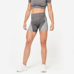 Spodenki fitness cardio damskie Domyos seamless. Czerwone szorty sportowe DOMYOS, bez wzorów, z materiału, z podwyższonym stanem, na fitness i siłownię. Za 79.99 zł.