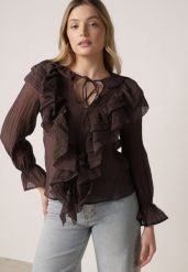 Brązowa Bluzka z Lyocellem Ozdobiona Falbanami i Wiązaniem Esathra. Brązowe bluzki Born2be, l, w ażurowe wzory, z jeansu, eleganckie, bez kołnierzyka, bez ramiączek. Za 109.99 zł.