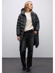 Street One Płaszcz pikowany w kolorze granatowym rozmiar: 44. Niebieskie płaszcze Street One, bez wzorów, street, bez kaptura. Za 425.06 zł.