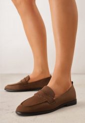 Jasnobrązowe Mokasyny Vices ze Skórzaną Wkładką i Ozdobnymi Przeszyciami Adestiia. Brązowe mokasyny Born2be, bez wzorów, z jeansu. Za 89.99 zł.