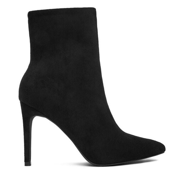 Botki DeeZee. Czarne botki DeeZee, bez wzorów, bez obcasa, na szpilce, bez zapięcia. Za 189.99 zł.