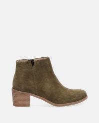 ZAMSZOWE BOTKI W KOLORZE ZIELONYM 205 VELOUR KHAKY. Zielone botki Venezia, bez wzorów, ze skóry, bez obcasa, bez zapięcia. Za 349.00 zł.