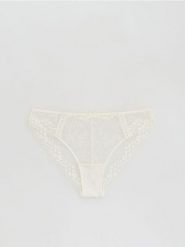 Koronkowe majtki figi - złamana biel. Figi Reserved, bez wzorów, z dzianiny. Za 49.99 zł.