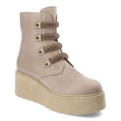 Beżowe Botki Armodo Stylowe Obuwie Damskie Na Platformie. Brązowe botki Armodo, bez wzorów, eleganckie, bez obcasa, na obcasie, bez zapięcia. Za 409.00 zł.