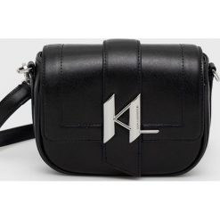 Karl Lagerfeld torebka skórzana 225W3086 kolor czarny. Czarne listonoszki KARL LAGERFELD, bez wzorów, z materiału, na ramię, bez dodatków. W wyprzedaży za 1,049.90 zł.