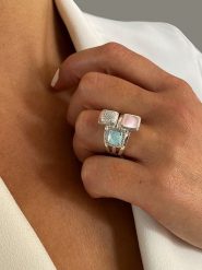 Les Petites Précieuses Srebrny pierścionek z chalcedonem i cyrkoniami rozmiar: 56. Szare pierścionki Les Petites Précieuses, z cyrkonią, srebrne. Za 332.24 zł.