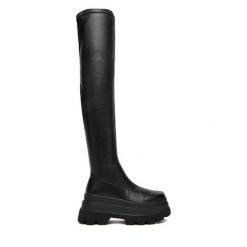 Kozaki DeeZee. Czarne kozaki DeeZee, bez wzorów, bez obcasa, na płaskiej podeszwie, bez zapięcia. Za 249.99 zł.