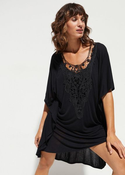 Prześwitująca tunika plażowa z wiskozy. Czarne sukienki bonprix, na plażę, bez wzorów, z wiskozy, bez kołnierzyka, bez ramiączek. Za 47.99 zł.