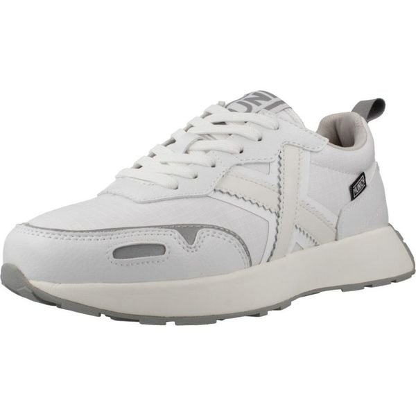 Kapcie MUNICH 8907070M Biały. Białe buty trekkingowe munich, bez wzorów, z materiału. Za 550.40 zł.