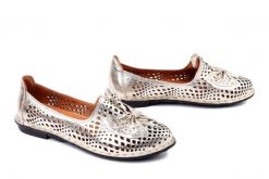 ARTIKER RELAKS 58C3479 złoty, półbuty damskie. Żółte półbuty wsuwane Artiker Relaks, na lato, w ażurowe wzory, ze skóry, bez obcasa. Za 204.90 zł.