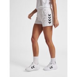 Spodenki sportowe damskie Hummel Core XK Poly Shorts Woman. Białe szorty sportowe Hummel, bez wzorów, do siatkówki. Za 54.99 zł.
