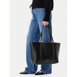 Torebka GINO ROSSI. Czarne shopper bag Gino Rossi, bez wzorów, bez dodatków. Za 279.99 zł.