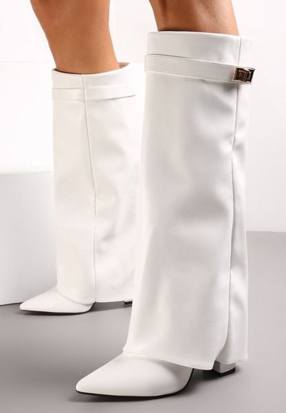 Białe Kozaki na Słupku z Wywiniętą Cholewką i Noskiem w Szpic Selvaggia. Białe kozaki Renee, na zimę, bez wzorów, z materiału, ze szpiczastym noskiem, bez obcasa, na obcasie, bez zapięcia. Za 209.99 zł.