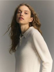 Wełniany sweter z domieszką kaszmiru - złamana biel. Swetry Reserved, l, bez wzorów, z dzianiny, bez ramiączek. Za 199.99 zł.