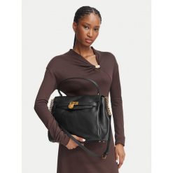 Torebka MICHAEL Michael Kors. Czarne torebki klasyczne MICHAEL Michael Kors, bez wzorów, klasyczne, bez dodatków. Za 1,739.00 zł.