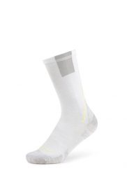 Skarpety biegowe Buff Coolnet Crew Sock CC. Białe skarpetki Buff, bez wzorów, z elastanu. Za 108.89 zł.