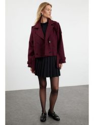 Trendyol Kurtka przejściowa w kolorze czerwonym rozmiar: 38. Czerwone kurtki Trendyol, bez wzorów, z tkaniny, bez kaptura. Za 143.56 zł.